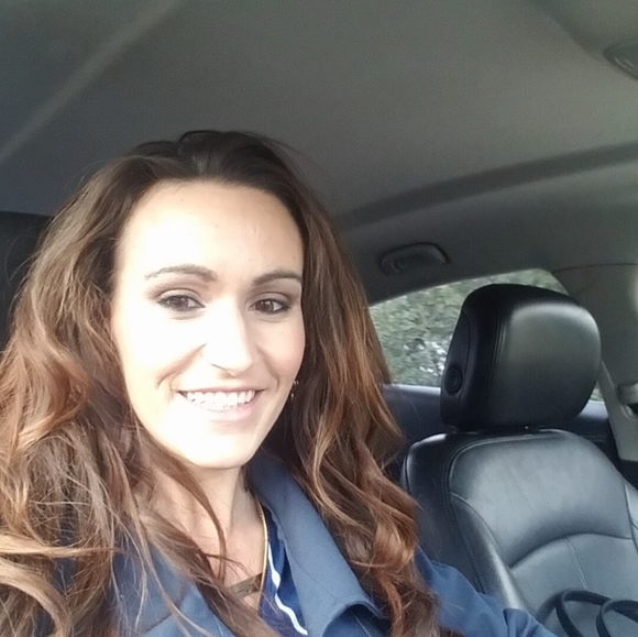 Meet your Posher, Amanda - Picture 4 of 5